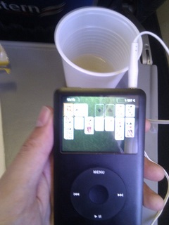 iPod et verre de blanc